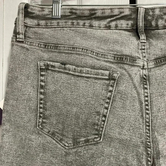 NWT Ava & Viv gray distressed washed denim jean shorts - Picture 7 of 11